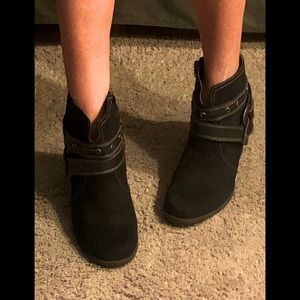 Black zipper ankle booties, retro chic, sz 8.5